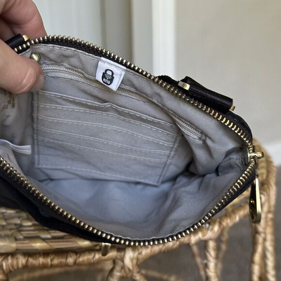 Baggallini Go Bagg Black Gold RFID Crossbody Bag EXCELLENT Condition! - Picture 9 of 13